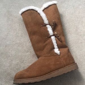 Fuzzy Tan Boots